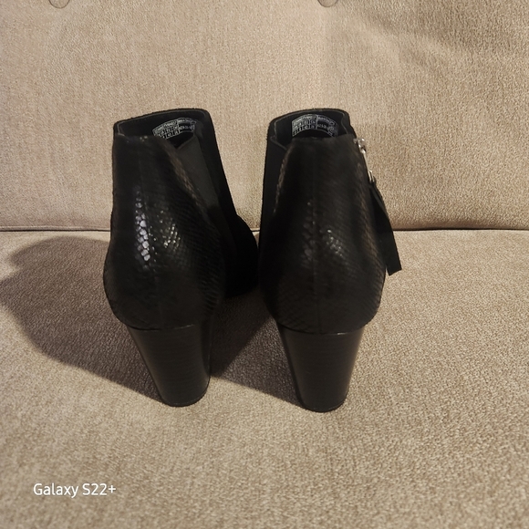 VIONIC Black Ankle Boots Zipper Size 11. Combined suede with imitation leather - Picture 5 of 9